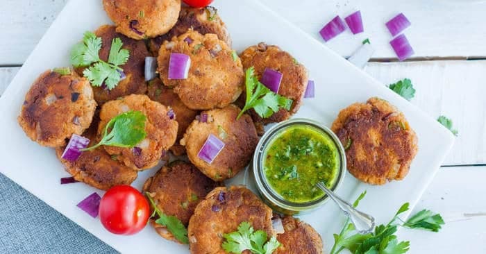 Paleo Salmon Cakes {Baked Salmon Patties}