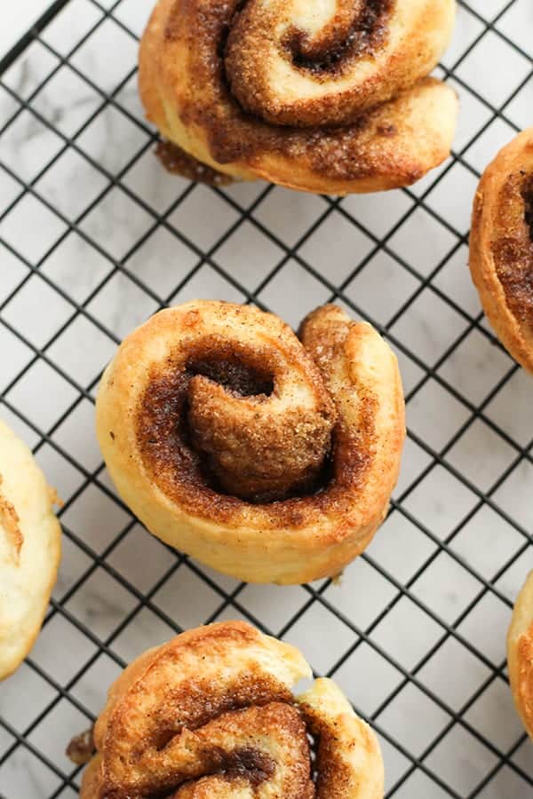 cinnamon rolls of a wire rack.