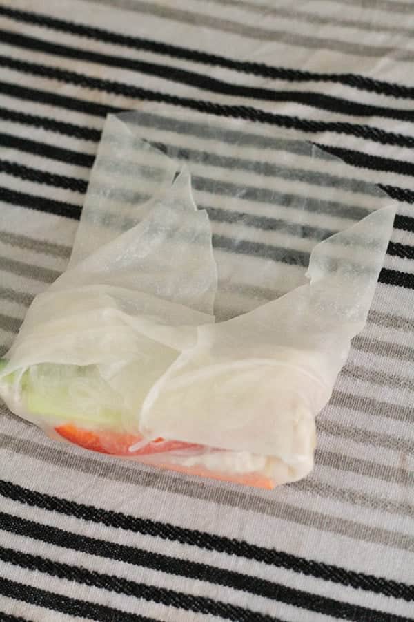 step by step instructions on how to build rice paper rolls.