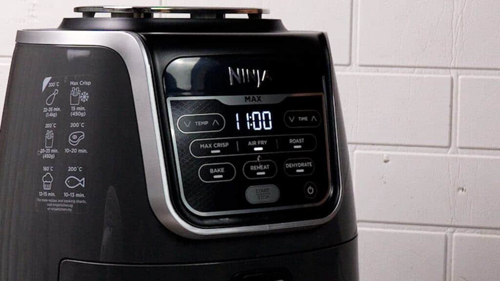 Air fryer has been set to 11 minutes..
