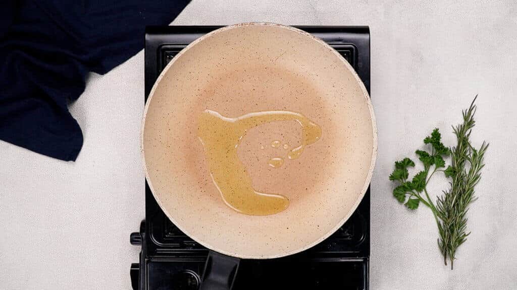 Heat the oil on the pan