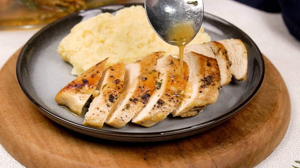 Spoon the sauce to the chicken