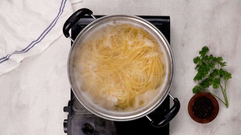 Cooking the fettucini pasta