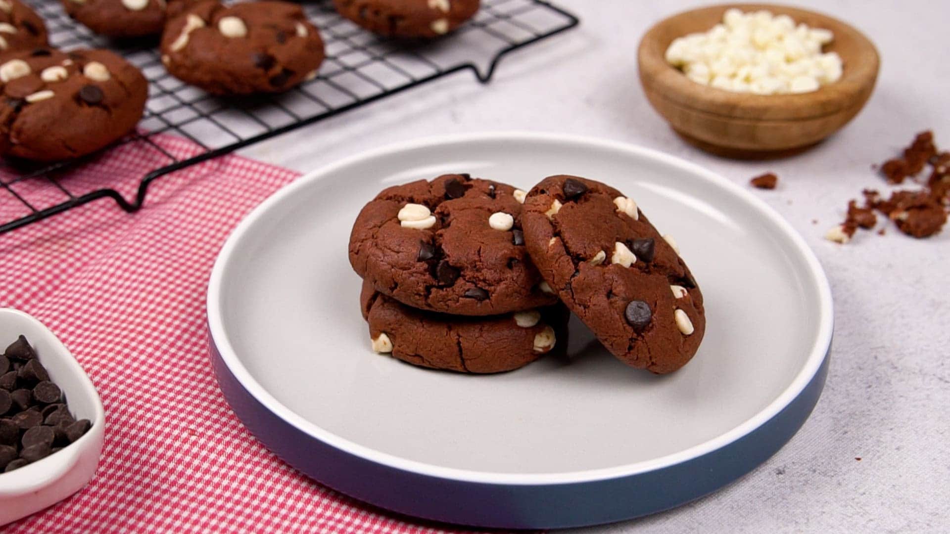 Red Velvet Cake Cookies