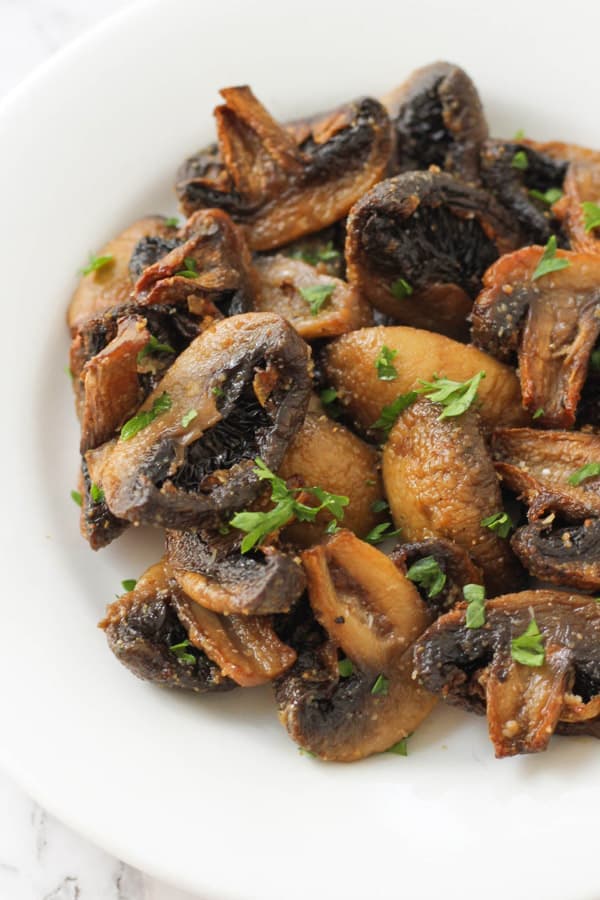 air fryer mushrooms on a white plate.