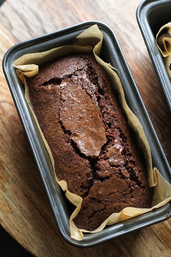 cooked air fryer brownies in a loaf pan.