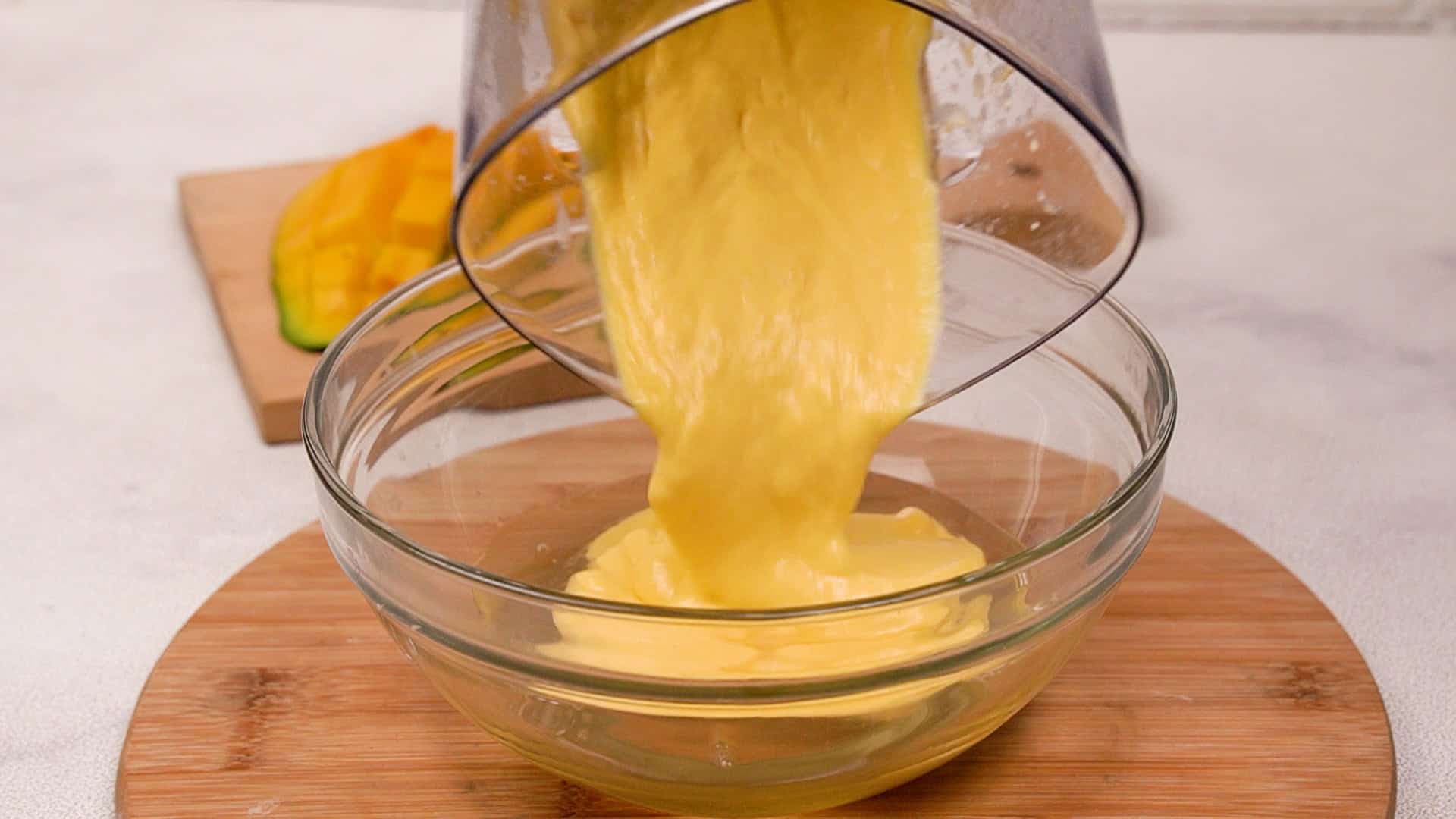 Then, slowly add the mango mixture to the gelatin, stirring thoroughly.