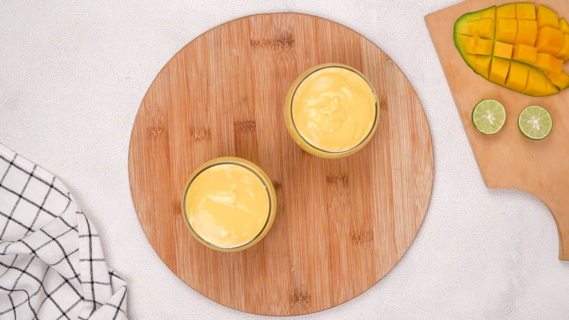 Pour the mixture into small glasses or small bowls.