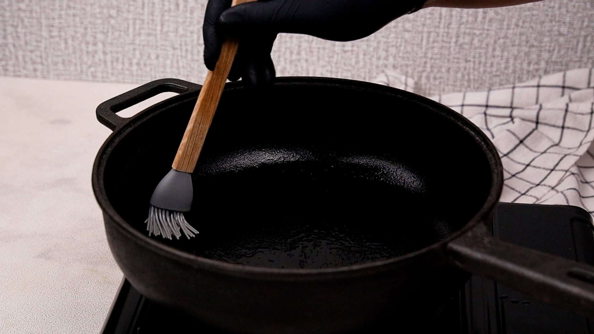 Heat a cast-iron skillet over medium-high heat and lightly coat it with oil. 