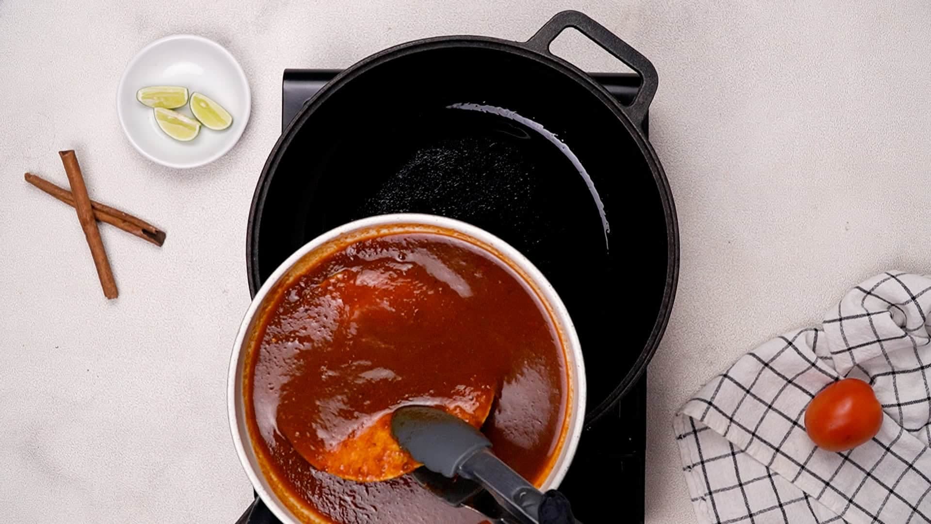 Dip both sides of a corn tortilla into the consommé.