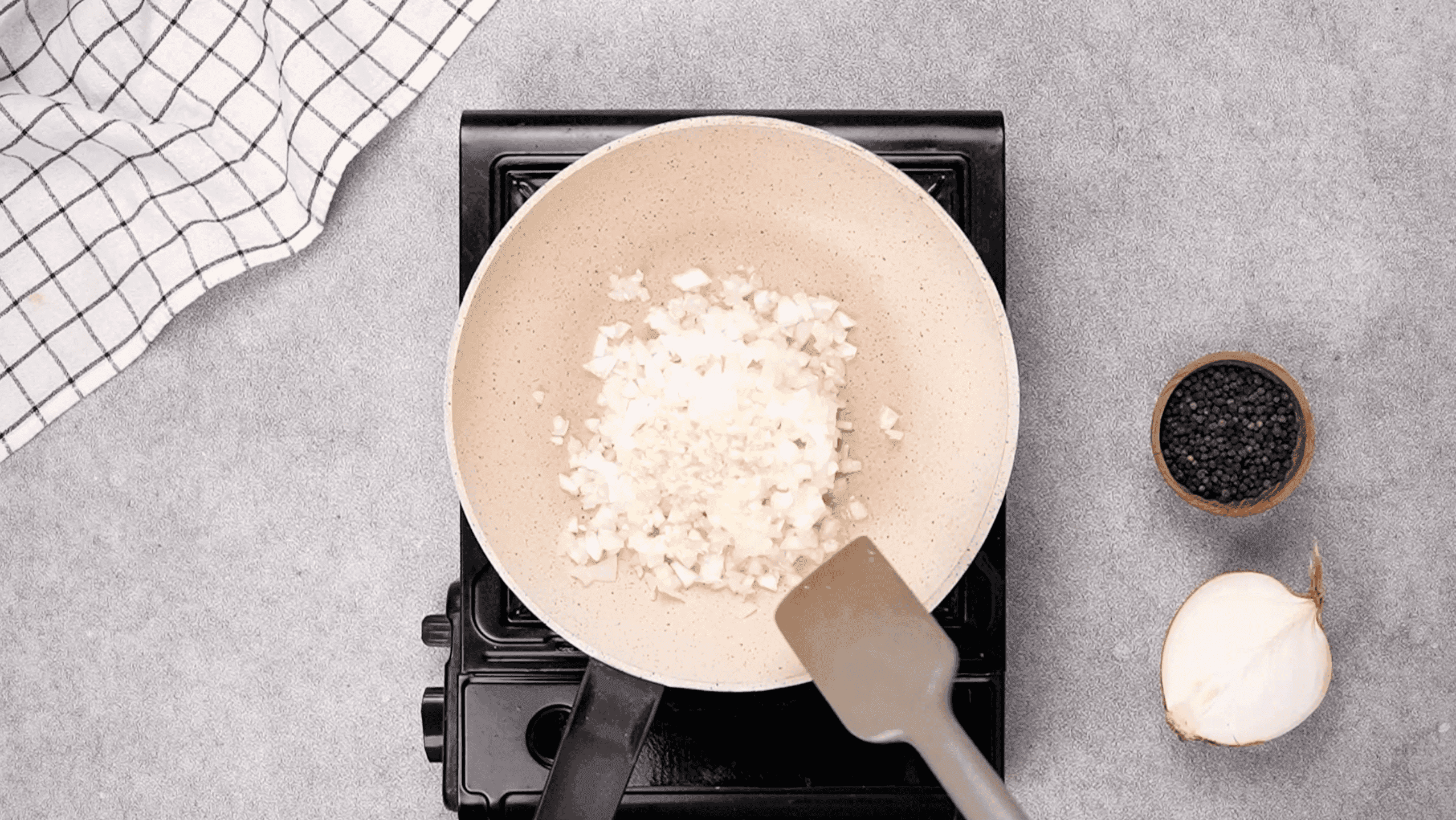 Heat the olive oil in a non-stick skillet over medium heat, then add the garlic and onion, and stir fry for about a minute until fragrant.