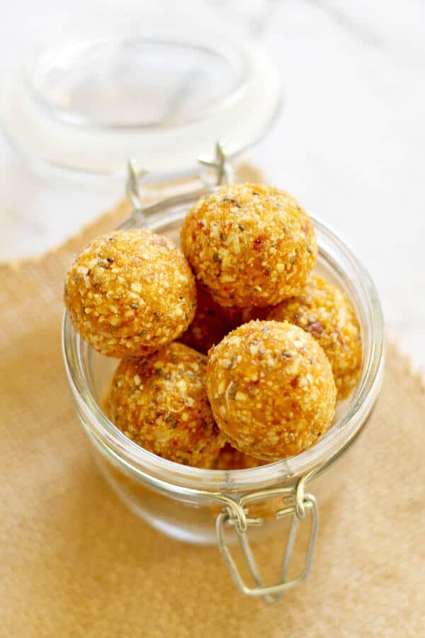 Healthy apricot balls
